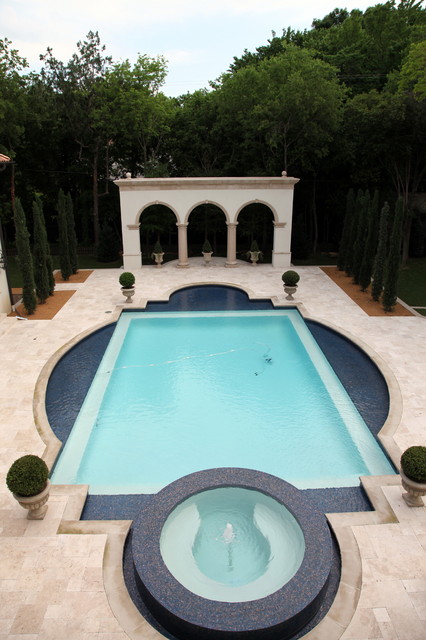 Дизайн дворика с бассейном