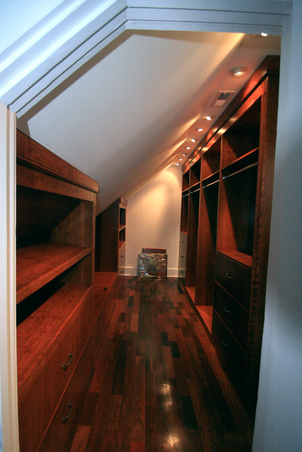 Дизайн гардеробной комнаты в коричневом стиле