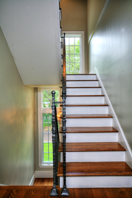 Дизайн полуоборотной лестницы с промежуточной площадкой