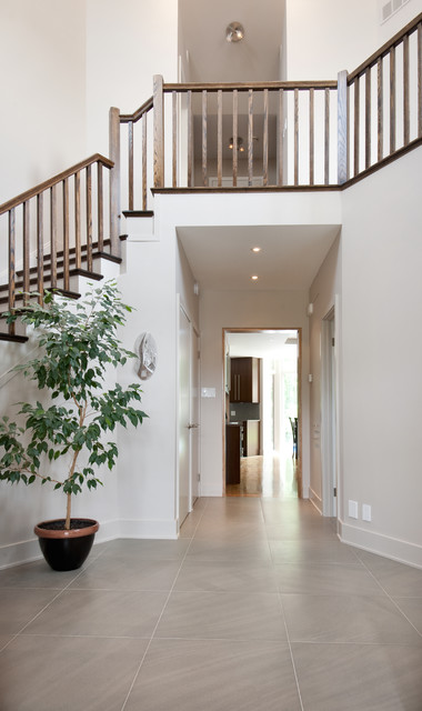 Дизайн шикарной лестницы в двухэтажном доме
