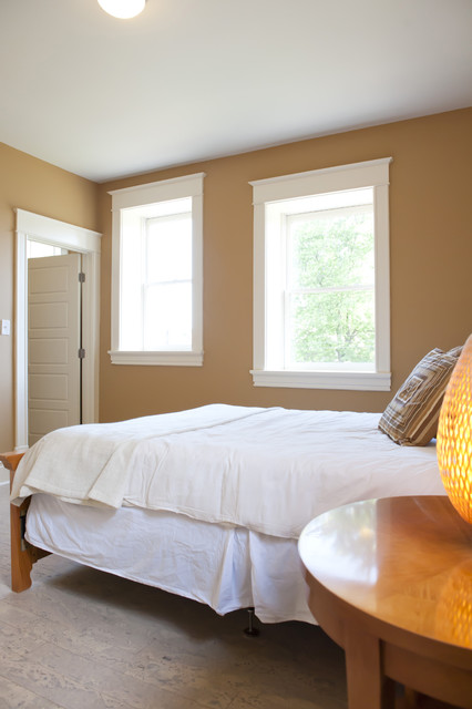 Дизайн спальной комнаты в бело-коричневых тонах