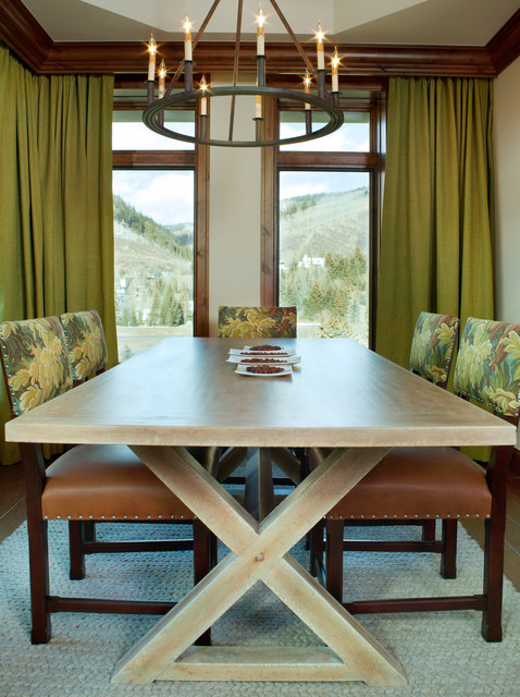 Дизайн столовой с потолочными плинтусами