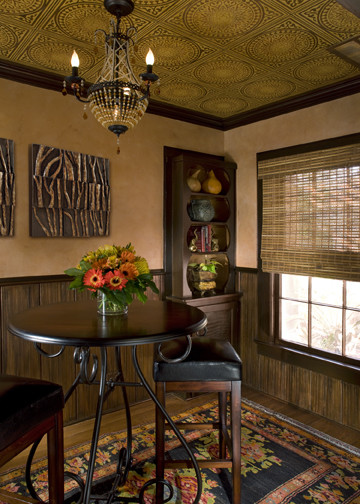 Дизайн столовй комнаты в бежево-коричневом цвете