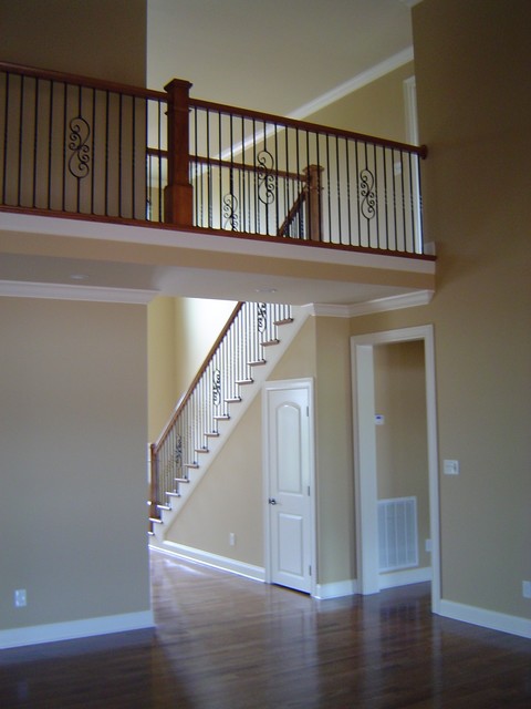 Фото деревянной лестницы в доме.