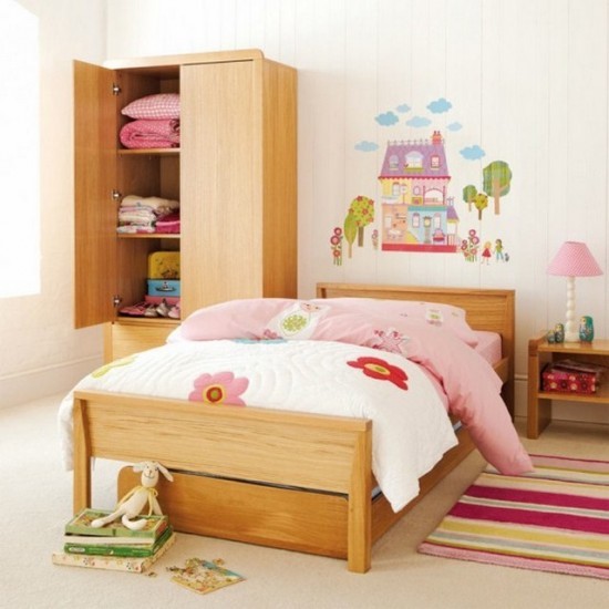 Фото детской комнаты в розовом цвете.