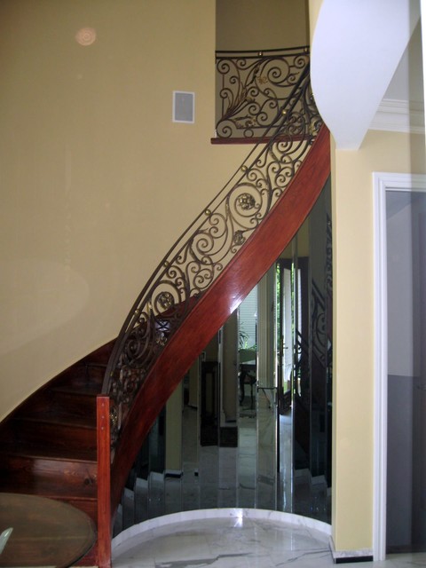 Фото лестницы в респектабельном доме.