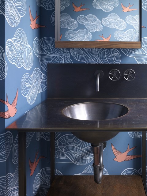 Фото туалетной комнаты в голубом оформлении