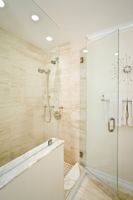 Фото ванной комнаты со светлой палитрой оформления интерьера