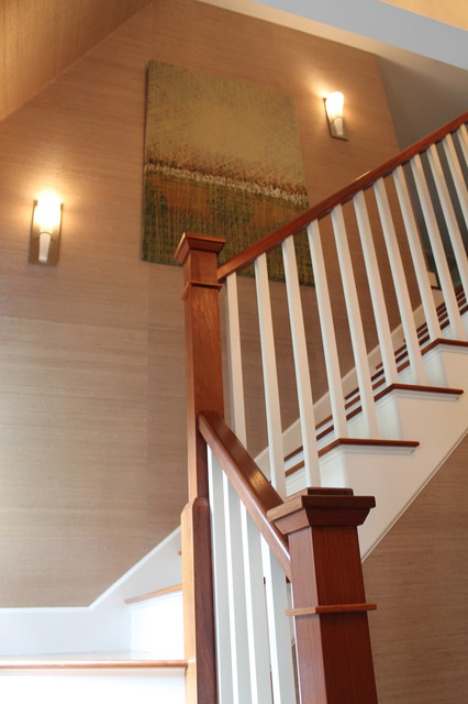 Фотография лестницы на второй этаж в классическом стиле