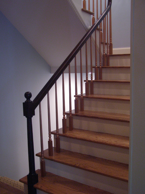 Фотография обычной лестницы в частном доме