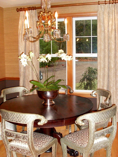 Фотография столовой комнаты в классическом стиле