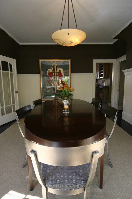 Фотография столовой в коричневых и белых цветах
