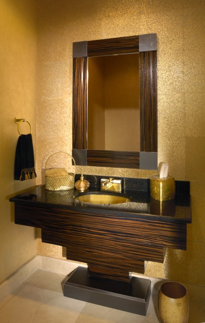 Фотография туалетной комнаты в золоте