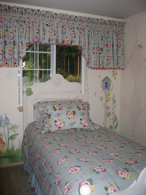 Интерьер детской комнаты в серо-голубых тонах.