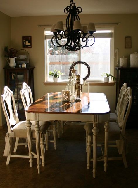 Интересная фотография столовой комнаты с великолепной люстрой