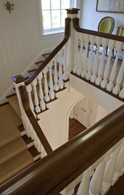 Изысканная лестница с отличным дизайном.