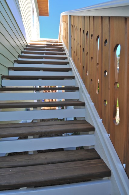 Лестница на террасу загородного дома
