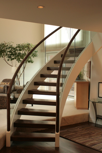 Полукруглая лестница в дизайне интерьера
