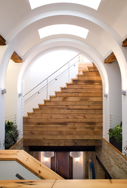 Современный дизайн лестницы из дерева