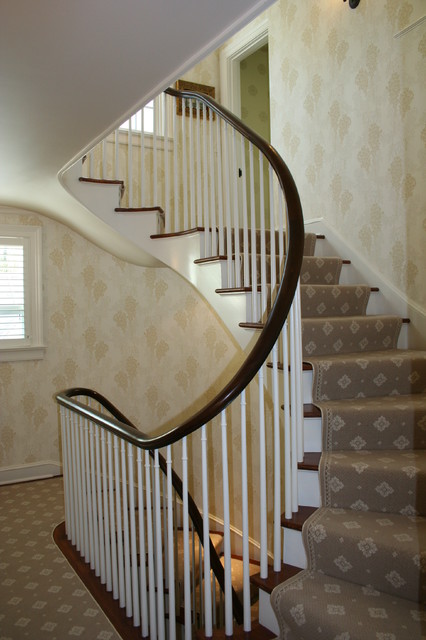 Современный дизайн лестницы в доме