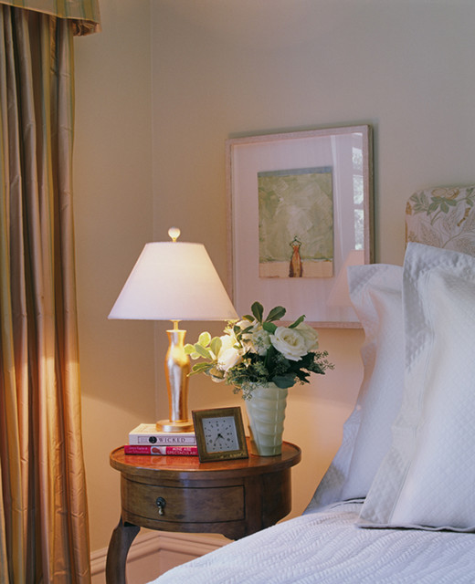 Современный дизайн спальни в светлом цвете