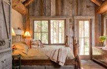 Фото спальной комнаты в деревянном доме.