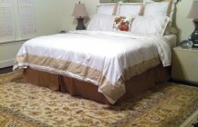 Современный дизайн спальной в пастельных тонах 