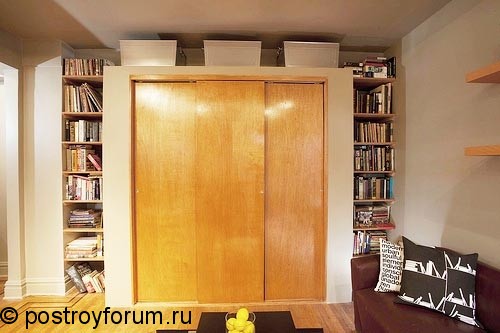деревянный книжный шкаф