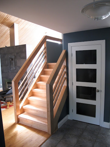 Дизайн деревянной лестницы между этажами