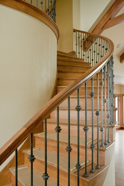 Дизайн длинной винтовой лестницы