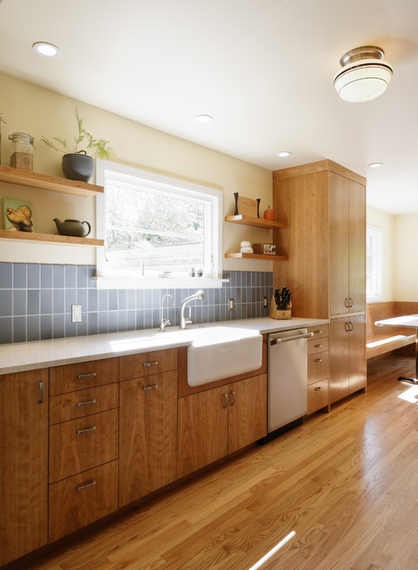 Дизайн кухонной комнаты в деревянном стиле