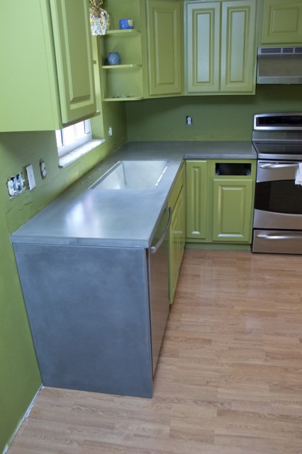 Дизайн кухонной комнаты в зеленом цвете.