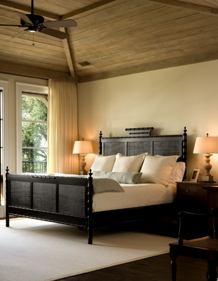 Дизайн спальни в коричнево-бежевых тонах