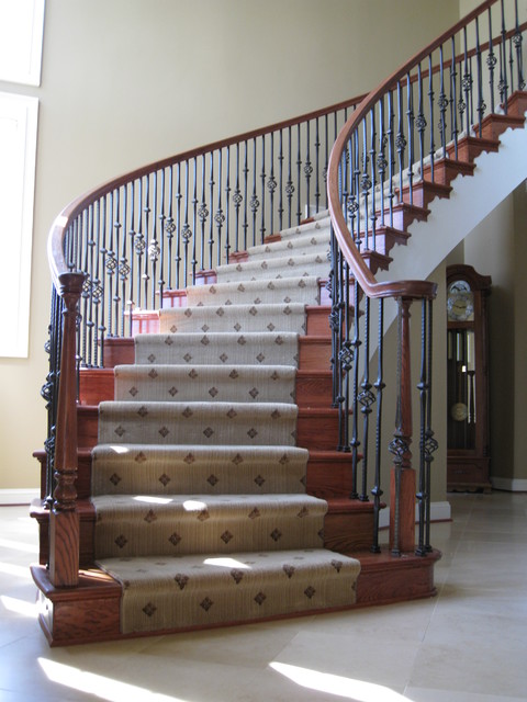 Фото винтовой лестницы внутри жилого помещения