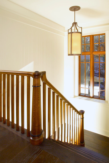 Фотография лестницы, изготовленной из натурального дерева