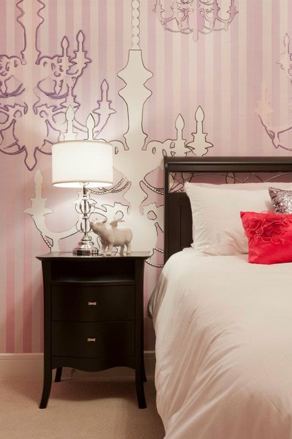 Фотография спальной комнаты в бледно-розовых тонах