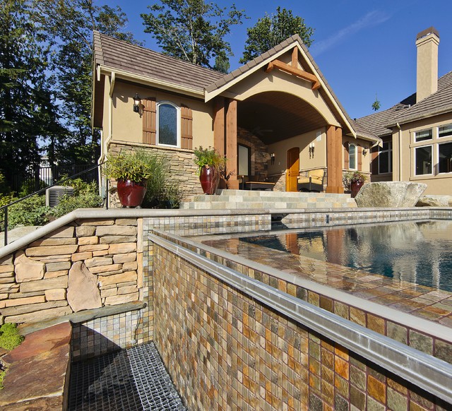 Очень необычный и современный дизайн дома с бассейном
