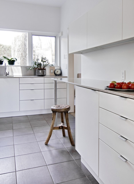 Современный дизайн кухни в белом цвете