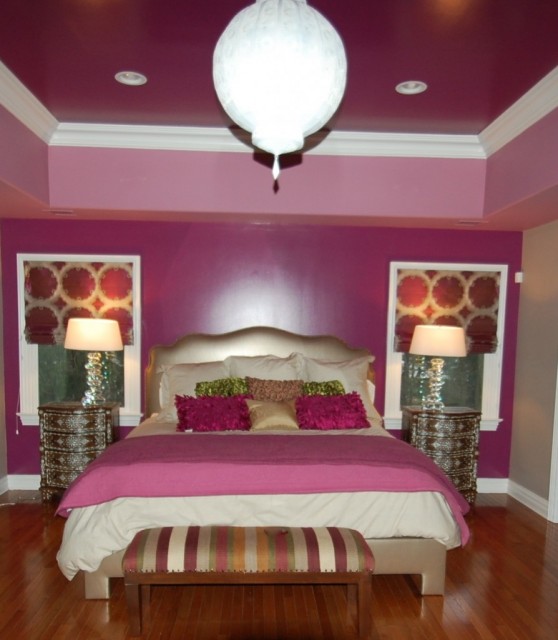 Современный интерьер спальной комнаты в розовых тонах
