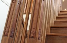 Конструктивные особенности дизайна деревянной лестницы