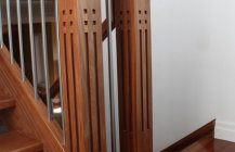 Современный дизайн двухмаршевой деревянной лестницы 