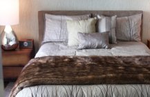 Современный роскошный дизайн спальной комнаты